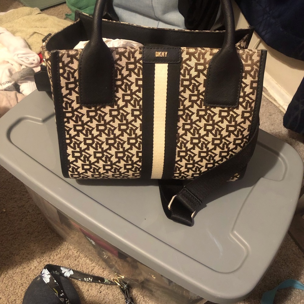 Dkny crossbody